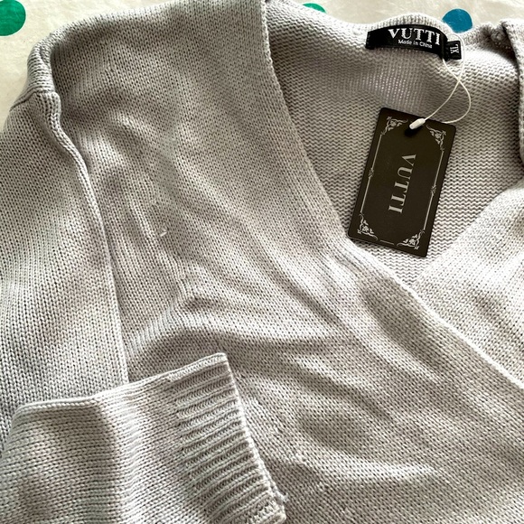 Lightweight wrap sweater. Marked as XL but M/L - Picture 2 of 3